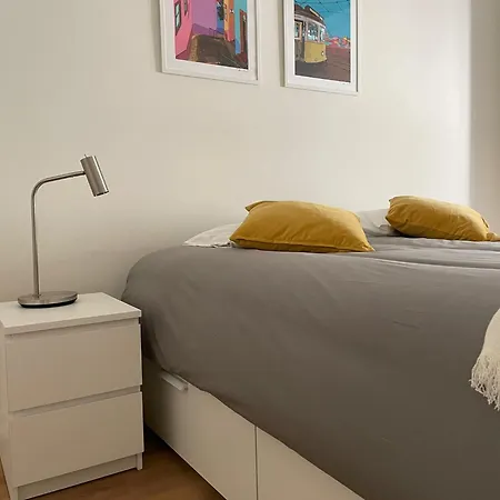 Modern 4-bedroom In Bairro Alto,