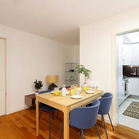 Modern 4-bedroom In Bairro Alto, Apartment Lisbon