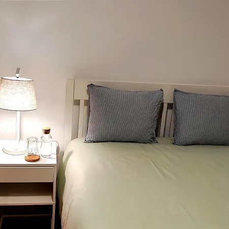 Modern 4-bedroom In Bairro Alto, *